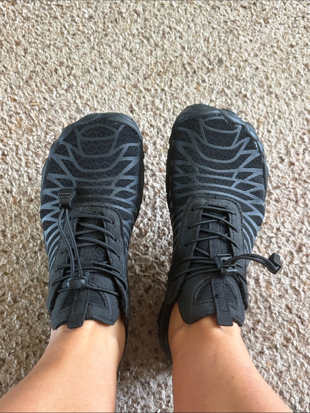 Lightweight Black Athletic Sneakers with Gray Pattern- adjustable